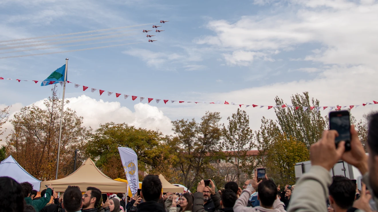 Selçuk Üniversitesinde Tanışma Şenliği renkli görüntülerle sona erdi